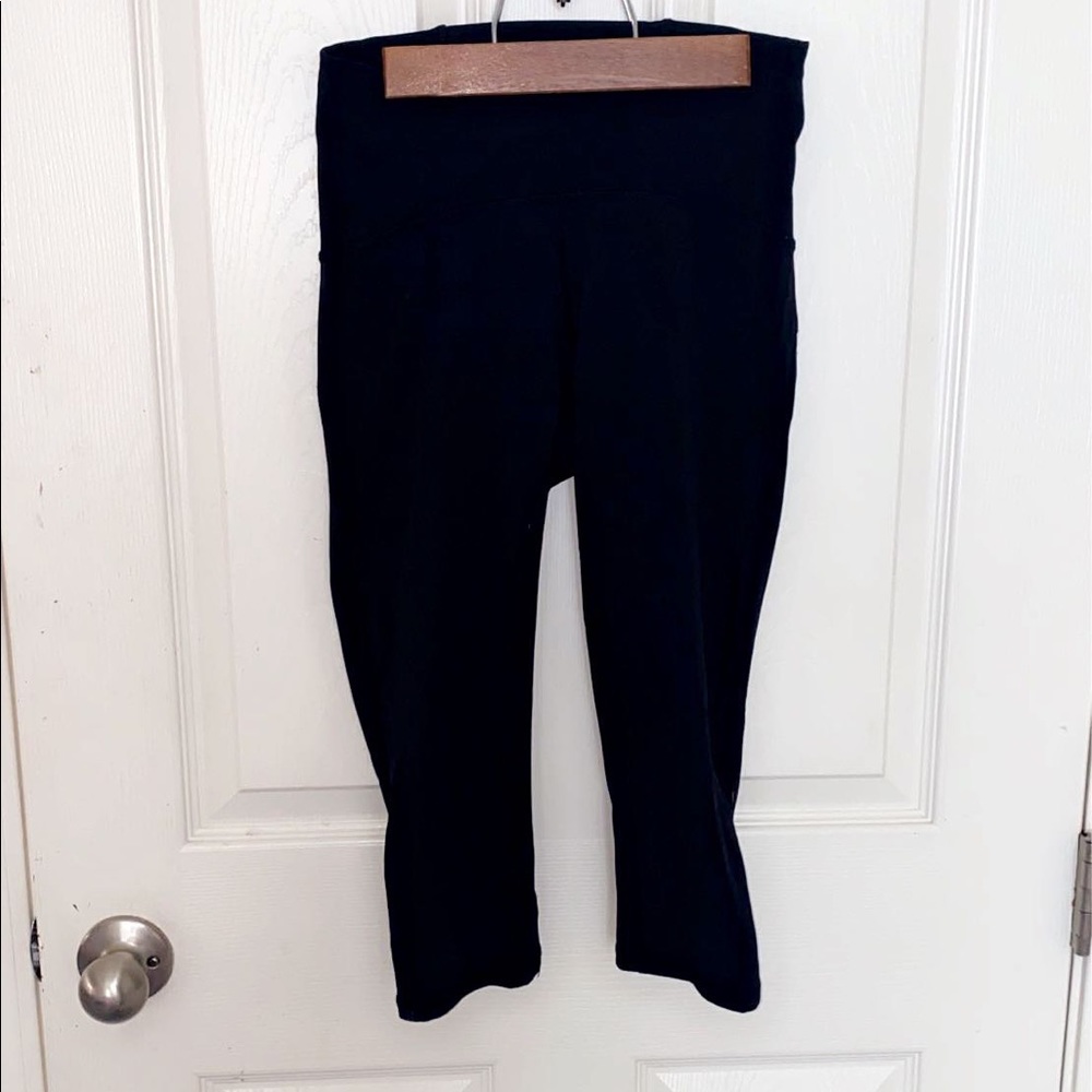 Short black lululemon leggings